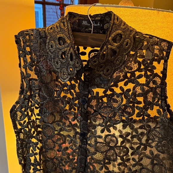 Women’s Black and Gold Sleeveless Lace Button-Front Shirt - Picture 3 of 6
